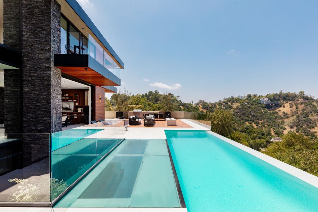 This-Brand-New-17500000-Sprawling-Home-in-Beverly-Hills-Inspired-by-Nature-and-Centered-in-Tranquility-15