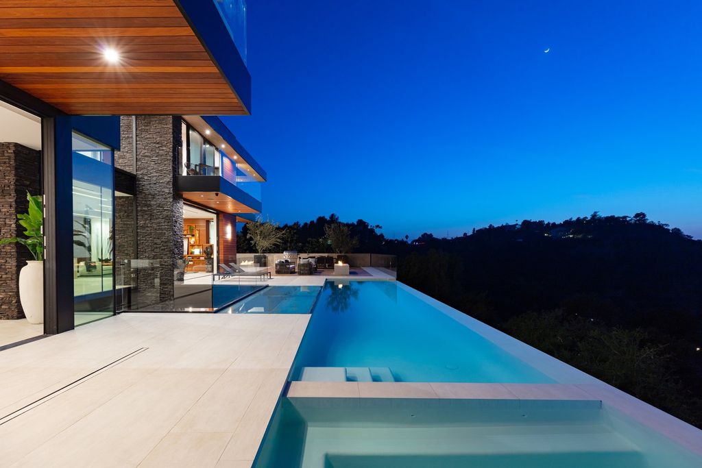 This-Brand-New-17500000-Sprawling-Home-in-Beverly-Hills-Inspired-by-Nature-and-Centered-in-Tranquility-17