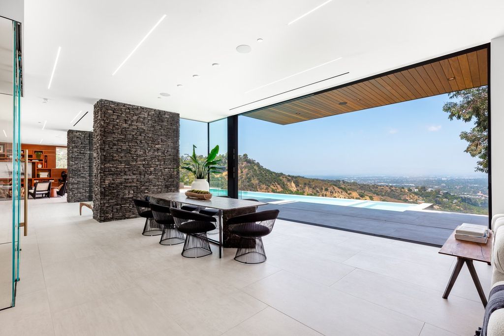 This-Brand-New-17500000-Sprawling-Home-in-Beverly-Hills-Inspired-by-Nature-and-Centered-in-Tranquility-22
