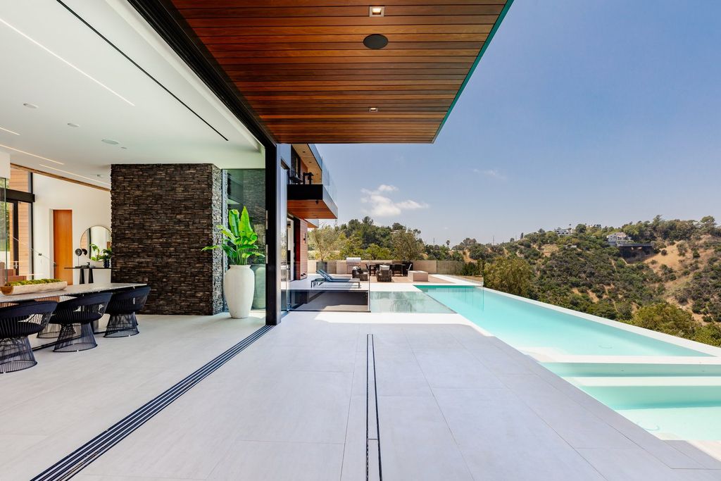 This-Brand-New-17500000-Sprawling-Home-in-Beverly-Hills-Inspired-by-Nature-and-Centered-in-Tranquility-28