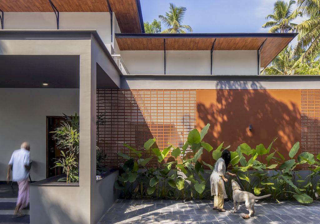 Void House with Tropical Modernism Design by i2a Architects Studio