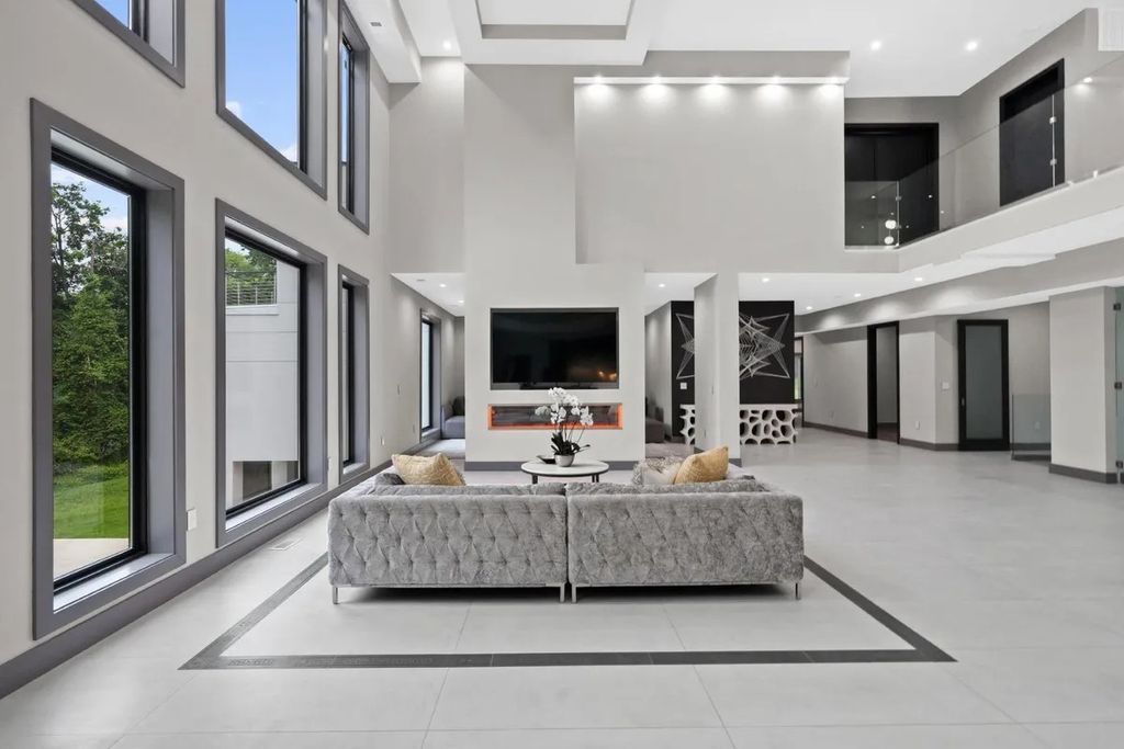With-Emphasis-on-Sleek-Form-and-Seamless-Function-The-Modern-Residence-in-Virginia-Prices-at-3645000-11
