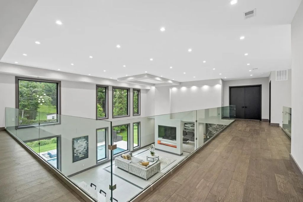 With-Emphasis-on-Sleek-Form-and-Seamless-Function-The-Modern-Residence-in-Virginia-Prices-at-3645000-18