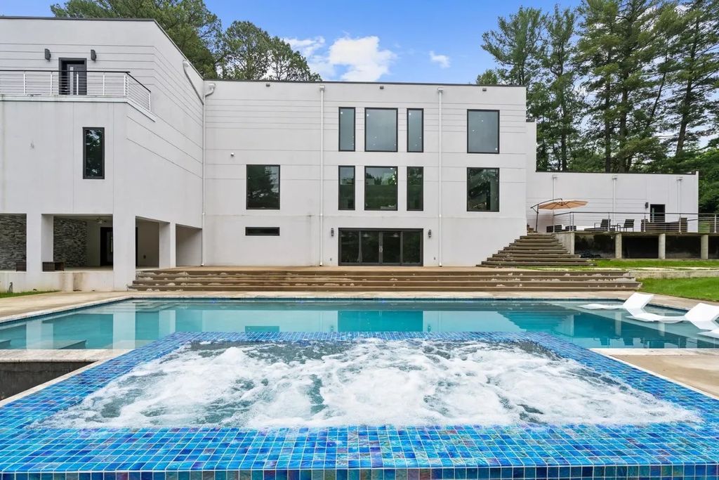 With-Emphasis-on-Sleek-Form-and-Seamless-Function-The-Modern-Residence-in-Virginia-Prices-at-3645000-34
