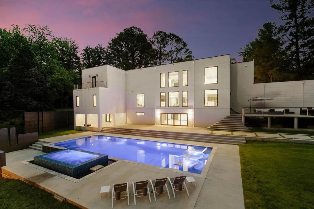With-Emphasis-on-Sleek-Form-and-Seamless-Function-The-Modern-Residence-in-Virginia-Prices-at-3645000-38