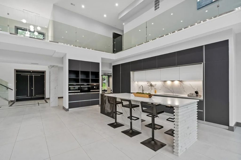With-Emphasis-on-Sleek-Form-and-Seamless-Function-The-Modern-Residence-in-Virginia-Prices-at-3645000-8