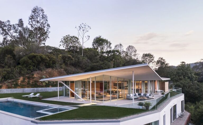 Modern California House in Hollywood Hills with an Angular Roof by Luck+