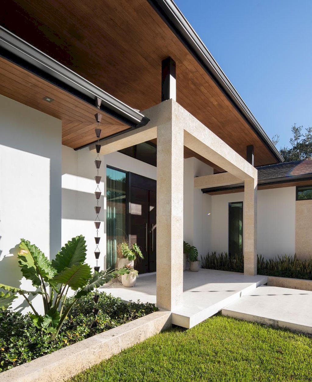 Suncrest House in Pinecrest, Florida by SDH Studio Architecture + Design