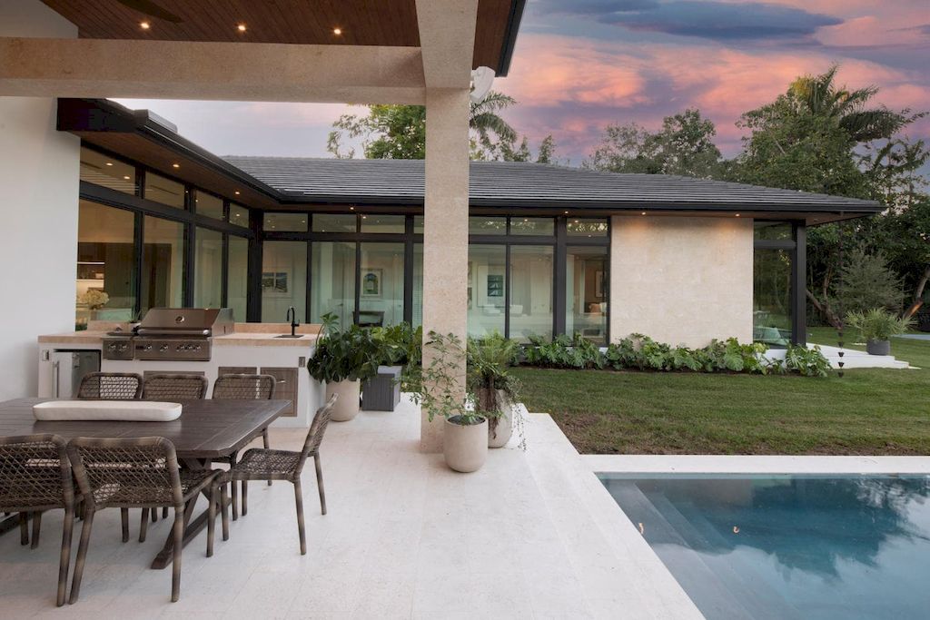Suncrest House in Pinecrest, Florida by SDH Studio Architecture + Design