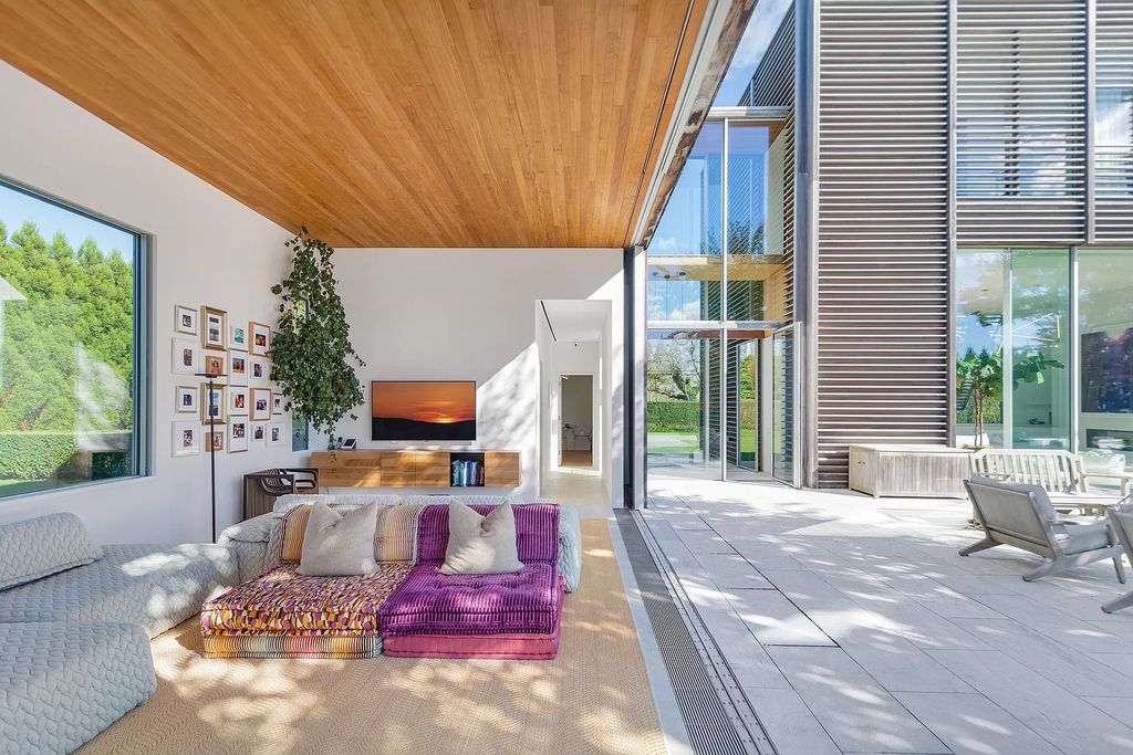 The Home in Sag Harbor, the best modern beach house thoughtfully designed by master architect Steven Harris and constructed by the highest standards is now available for sale. This home located at 206 Town Line Rd, Sag Harbor, New York