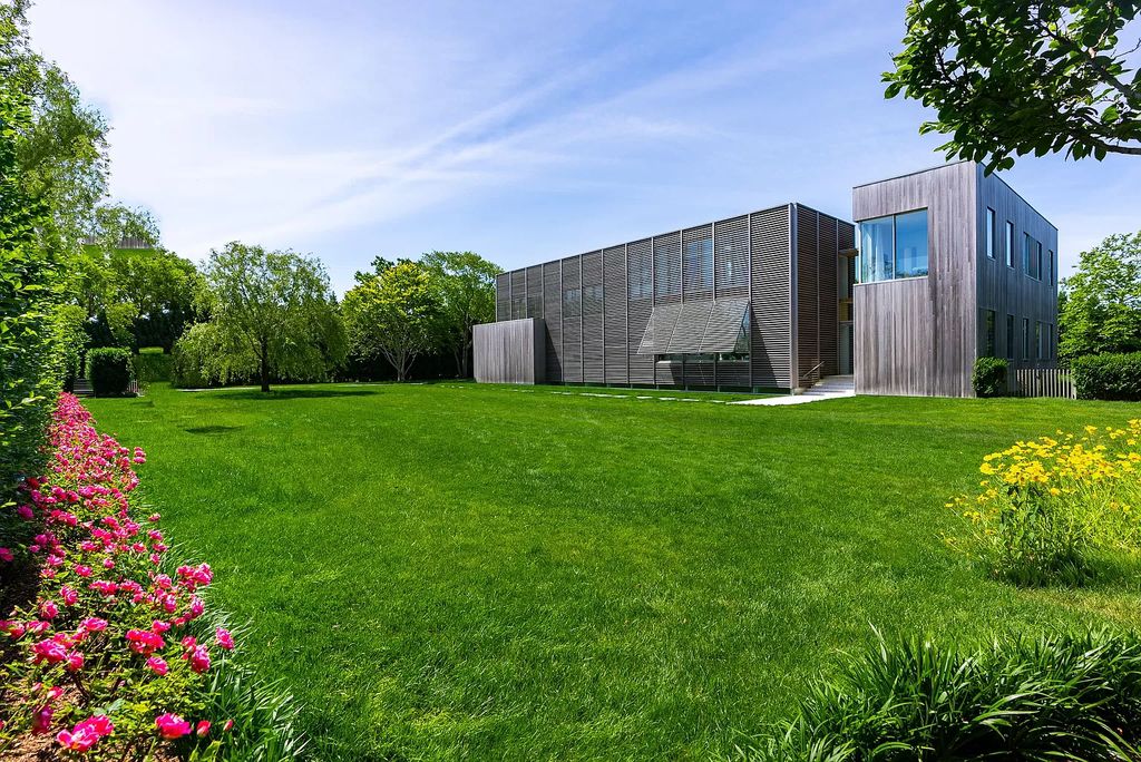 The Home in Sag Harbor, the best modern beach house thoughtfully designed by master architect Steven Harris and constructed by the highest standards is now available for sale. This home located at 206 Town Line Rd, Sag Harbor, New York