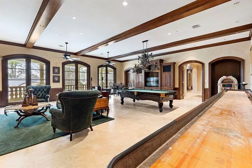 The Mansion in The Woodlands, a classic French European style estate filled with elegance and timeless architectural detail and over 4+ acres of majestic grounds is now available for sale. This home located at 88 W Grand Regency Cir, The Woodlands, Texas