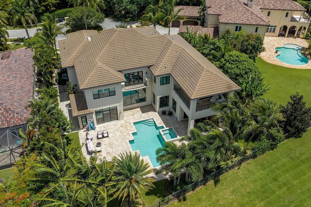 The Home in Boca Raton, a beautifully elegant estate in the prestigious Grand Lake Estates section of The Oaks combining sophistication and functional elegance is now available for sale. This home located at 17518 Grand Este Way, Boca Raton, Florida