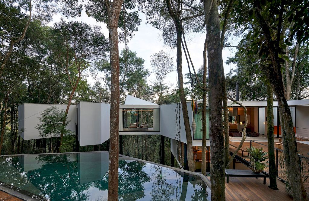 Açucena House Immersed in Lush Atlantic Rainforest by Tetro Arquitetura