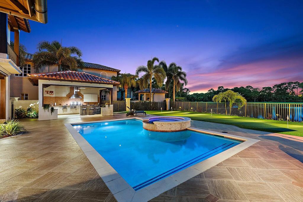 The Home in Jupiter, an amazing estate with wonderful outdoor spaces overlooking a large lake and the 3rd hole of the Jack Nicklaus signature golf course is now available for sale. This home located at 438 Red Hawk Dr, Jupiter, Florida