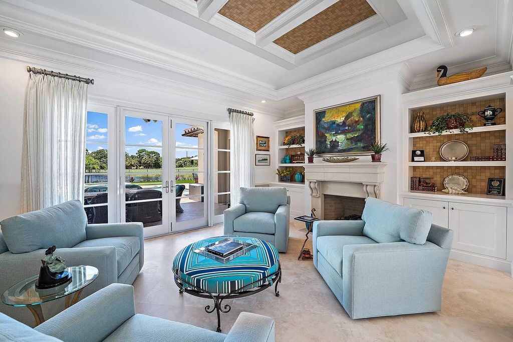The Home in Jupiter, an amazing estate with wonderful outdoor spaces overlooking a large lake and the 3rd hole of the Jack Nicklaus signature golf course is now available for sale. This home located at 438 Red Hawk Dr, Jupiter, Florida