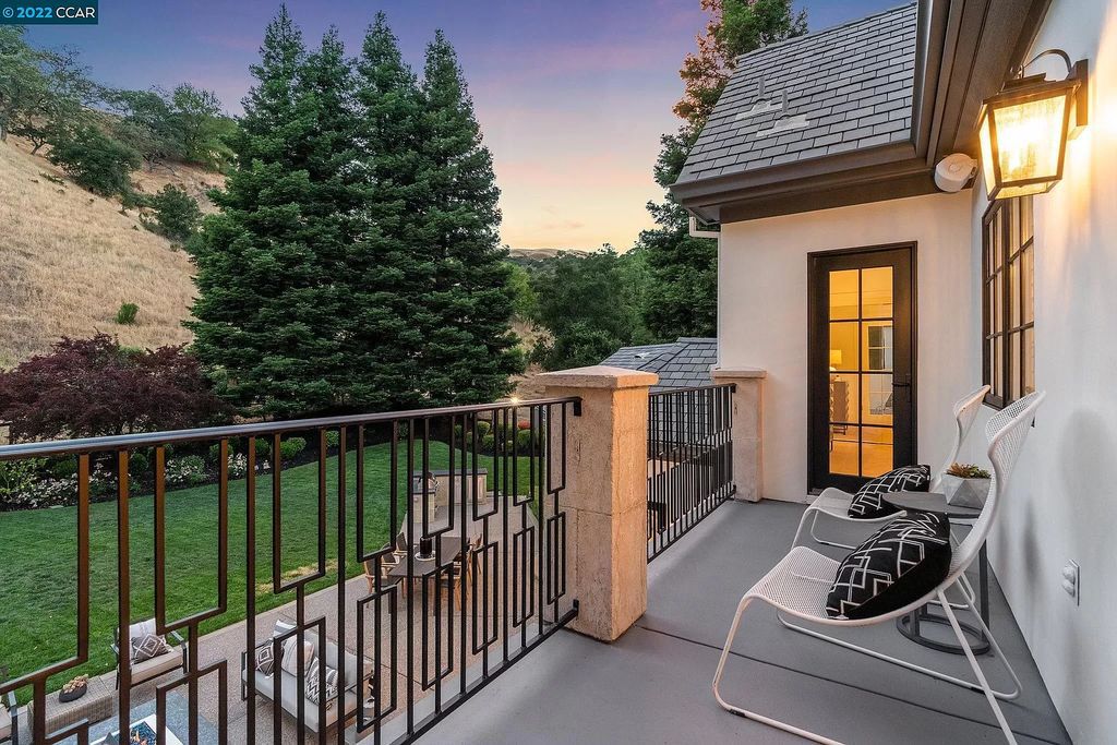 The Residence in Lafayette, a meticulously renovated home offers an open floor plan with high ceilings and abundant natural light is now available for sale. This home located at 1261 Rose Ln, Lafayette, California