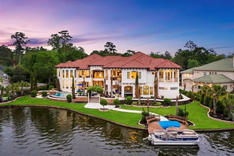 An Exceptional Home boasts Luxury Living and Panoramic Water Views in The Heart of The Woodlands