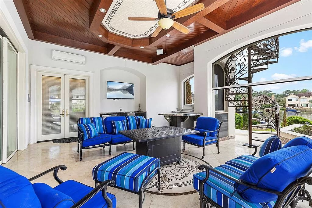 The Home in The Woodlands, a beautiful waterfront property features dramatic high ceilings, elegant lighting and Italian chandeliers, custom millwork, luxury fixtures. This home located at 2 W Isle Pl, The Woodlands, Texas