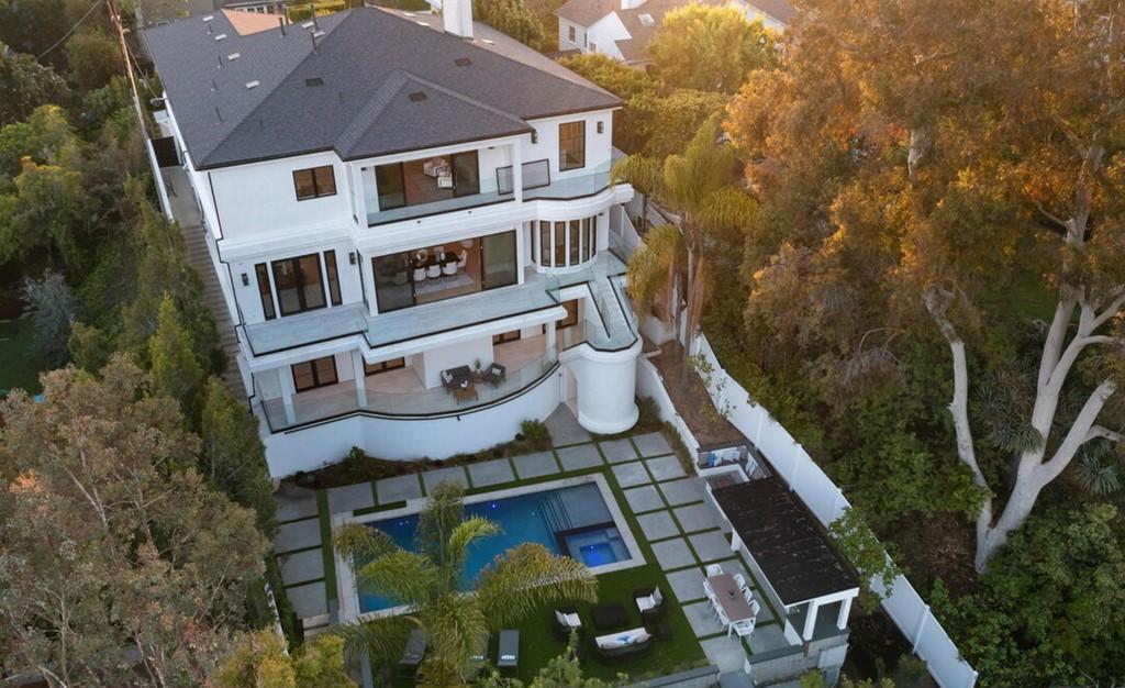 The Residence in Los Angeles, a luxurious three-story home at the end of a desirable Brentwood cul de sac encouraging an indoor outdoor lifestyle. This home located at 12318 19th Helena Dr, Los Angeles, California.