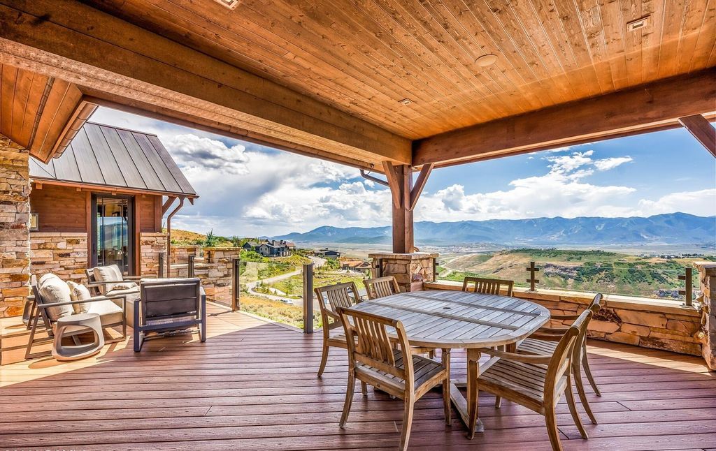 The Home in Park City, an amazing Russell Dye cabin has been extravagantly upgraded with all of the bells and whistles that you could dream of. This home located at 9207 Alice Ct, Park City, Utah.