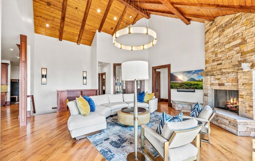 The Home in Park City, an amazing Russell Dye cabin has been extravagantly upgraded with all of the bells and whistles that you could dream of. This home located at 9207 Alice Ct, Park City, Utah.