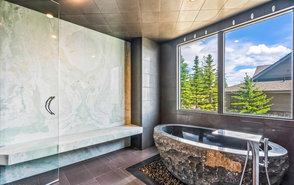 The Home in Park City, an amazing Russell Dye cabin has been extravagantly upgraded with all of the bells and whistles that you could dream of. This home located at 9207 Alice Ct, Park City, Utah.