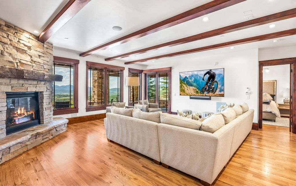 The Home in Park City, an amazing Russell Dye cabin has been extravagantly upgraded with all of the bells and whistles that you could dream of. This home located at 9207 Alice Ct, Park City, Utah.