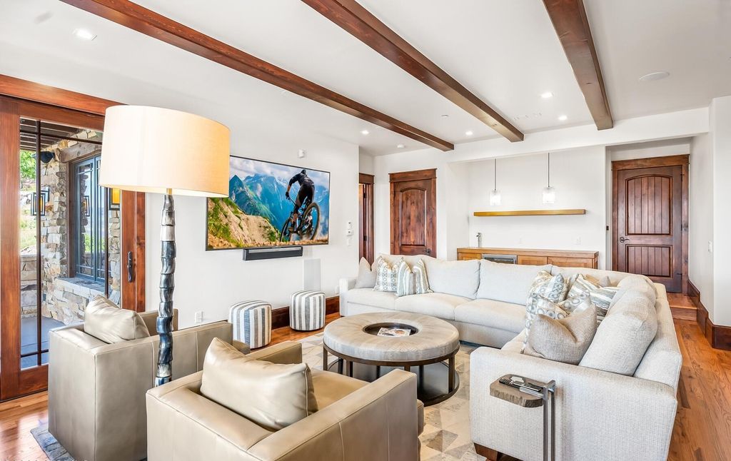 The Home in Park City, an amazing Russell Dye cabin has been extravagantly upgraded with all of the bells and whistles that you could dream of. This home located at 9207 Alice Ct, Park City, Utah.