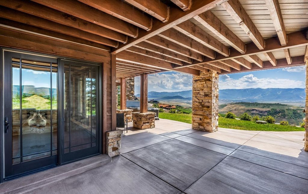 The Home in Park City, an amazing Russell Dye cabin has been extravagantly upgraded with all of the bells and whistles that you could dream of. This home located at 9207 Alice Ct, Park City, Utah.