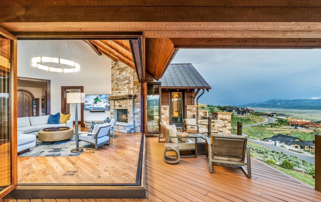 The Home in Park City, an amazing Russell Dye cabin has been extravagantly upgraded with all of the bells and whistles that you could dream of. This home located at 9207 Alice Ct, Park City, Utah.