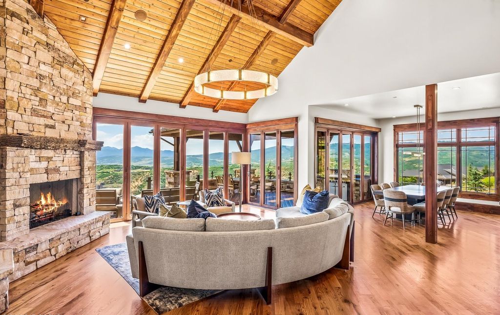 The Home in Park City, an amazing Russell Dye cabin has been extravagantly upgraded with all of the bells and whistles that you could dream of. This home located at 9207 Alice Ct, Park City, Utah.