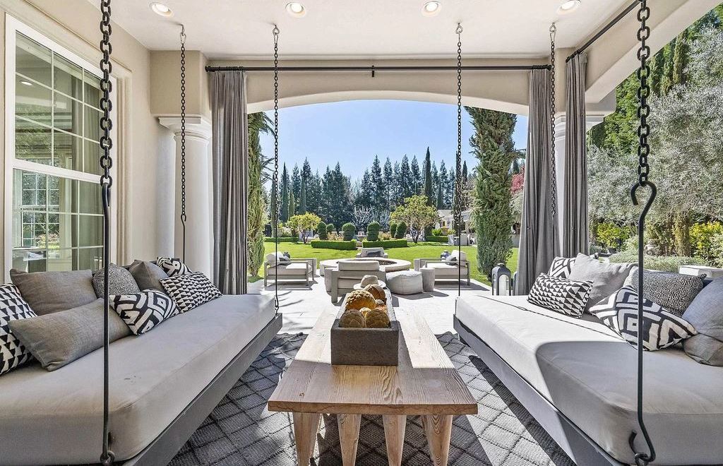 The Estate in Alamo, an entertainer’s paradise nestled on an exclusive and private flat 1.56 acres with all amenities for the premium California lifestyle is now available for sale. This home located at 115 Stephanie Ct, Alamo, California