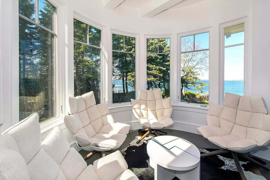 The Estate in Sag Harbor, a charming home enjoys views directly across the water to Shelter Island’s Mashomack nature preserve is now available for sale. This home located at 44 Forest Rd, Sag Harbor, New York