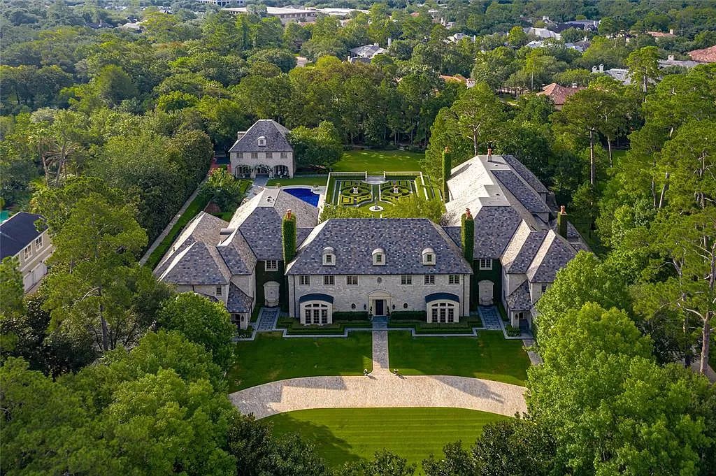 The Mansion in Houston, a world class architectural masterpiece inspired by Europe's great estates with perfectly manicured parterre gardens and entertainment amenities throughout is now available for sale. This home located at 120 Carnarvon Dr, Houston, Texas