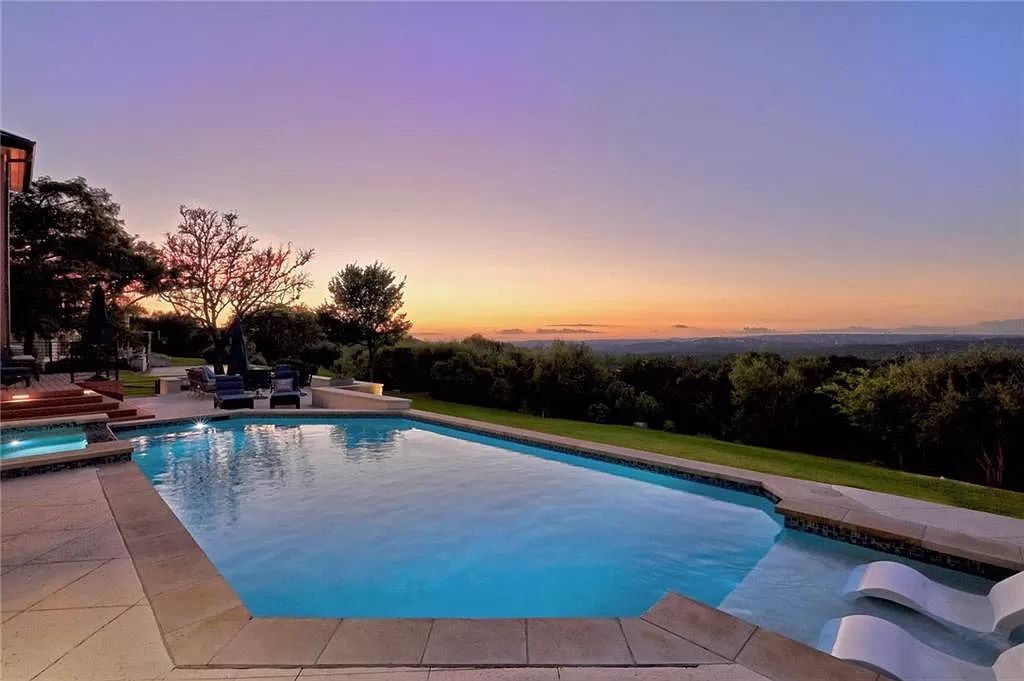 The Home in Austin, an impressive residence with thoughtful architectural detail, the finest modern fixtures, finishes throughout and sweeping hill country views. This home located at 7 Coleridge Ln, Austin, Texas.