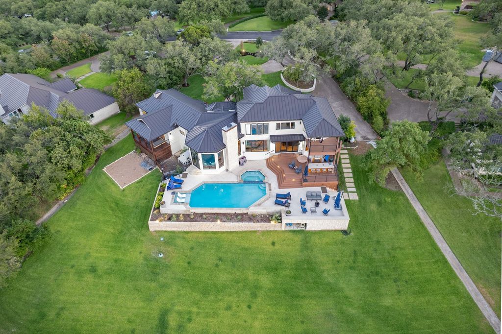 The Home in Austin, an impressive residence with thoughtful architectural detail, the finest modern fixtures, finishes throughout and sweeping hill country views. This home located at 7 Coleridge Ln, Austin, Texas.