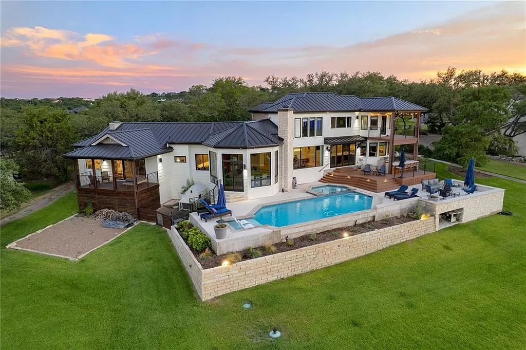 The Home in Austin, an impressive residence with thoughtful architectural detail, the finest modern fixtures, finishes throughout and sweeping hill country views. This home located at 7 Coleridge Ln, Austin, Texas.