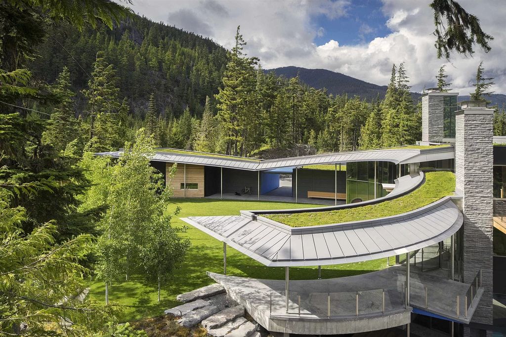 Blend-Perfectly-with-the-Surrounding-Landscape-Architectural-Masterpiece-in-Whistler-Listing-for-C39000000-24