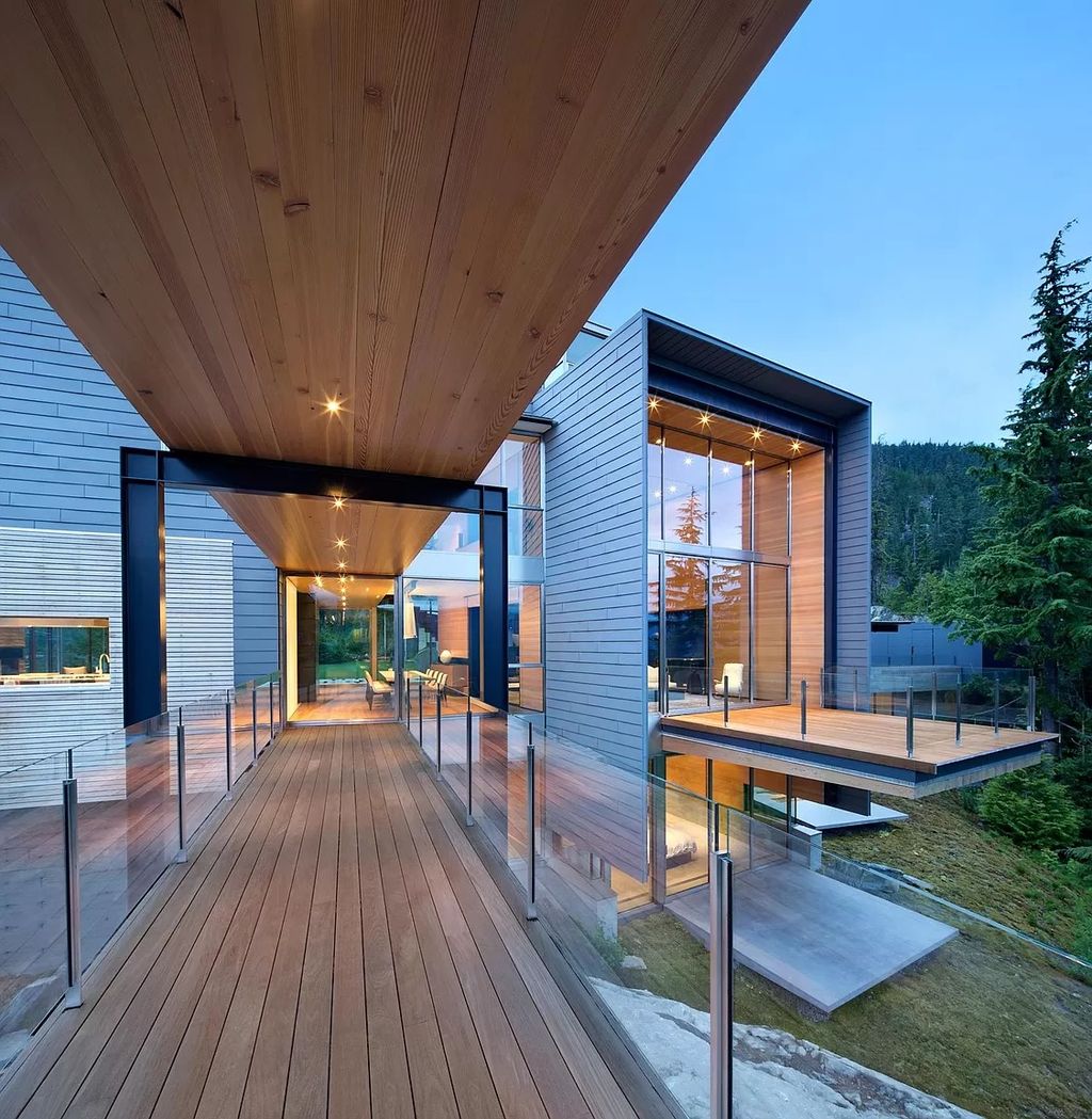 Blend-Perfectly-with-the-Surrounding-Landscape-Architectural-Masterpiece-in-Whistler-Listing-for-C39000000-4