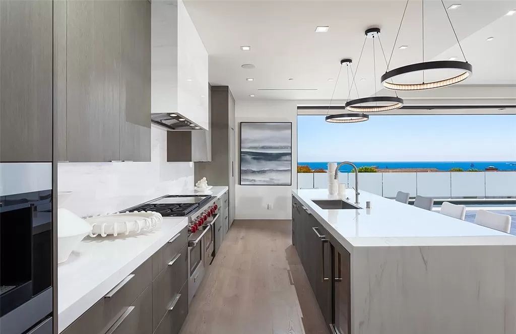 The Mansion in Corona Del Mar is a newly built home has been curated for ideal functionality and positioned to optimize the panoramic ocean vistas now available for sale. This home located at 4527 Perham Rd, Corona Del Mar, California