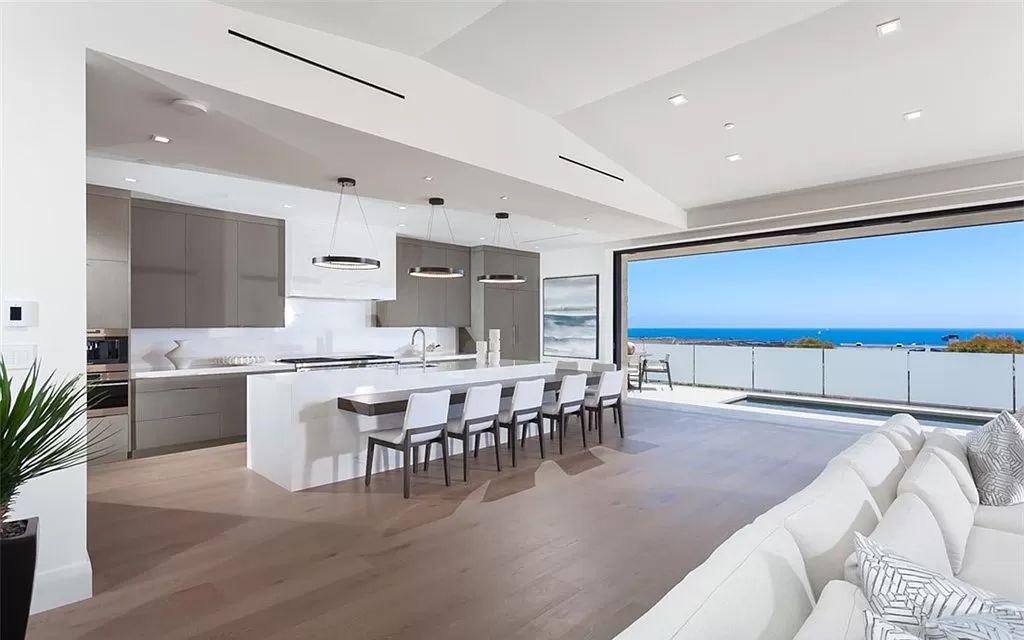 The Mansion in Corona Del Mar is a newly built home has been curated for ideal functionality and positioned to optimize the panoramic ocean vistas now available for sale. This home located at 4527 Perham Rd, Corona Del Mar, California