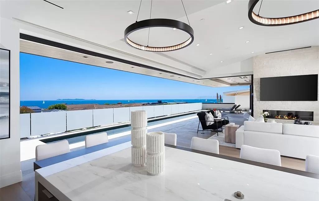 Brand-New-Mansion-on-One-of-The-Most-Premier-View-Lots-in-all-of-Cameo-Shores-Corona-Del-Mar-hits-The-Market-for-21995000-29