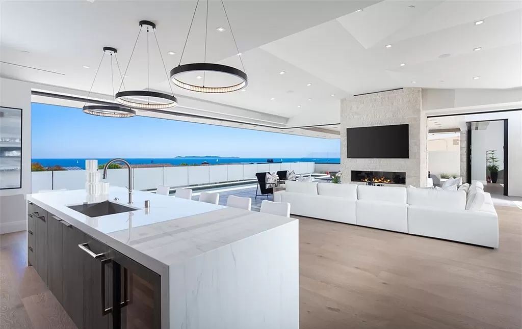 The Mansion in Corona Del Mar is a newly built home has been curated for ideal functionality and positioned to optimize the panoramic ocean vistas now available for sale. This home located at 4527 Perham Rd, Corona Del Mar, California