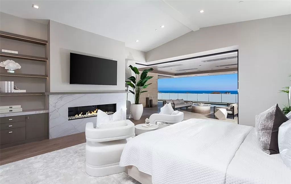 The Mansion in Corona Del Mar is a newly built home has been curated for ideal functionality and positioned to optimize the panoramic ocean vistas now available for sale. This home located at 4527 Perham Rd, Corona Del Mar, California