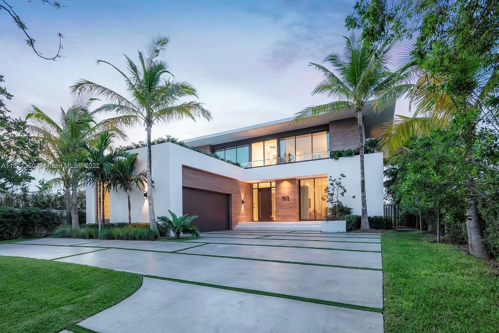 The Mansion in Miami Beach is a brand new construction home with its Mid Century modern flair and an attention to details now available for sale. This home located at 1645 Cleveland Rd, Miami Beach, Florida