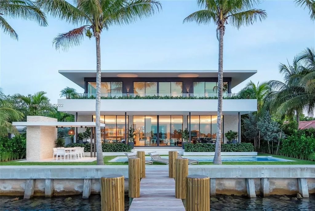 The Mansion in Miami Beach is a brand new construction home with its Mid Century modern flair and an attention to details now available for sale. This home located at 1645 Cleveland Rd, Miami Beach, Florida