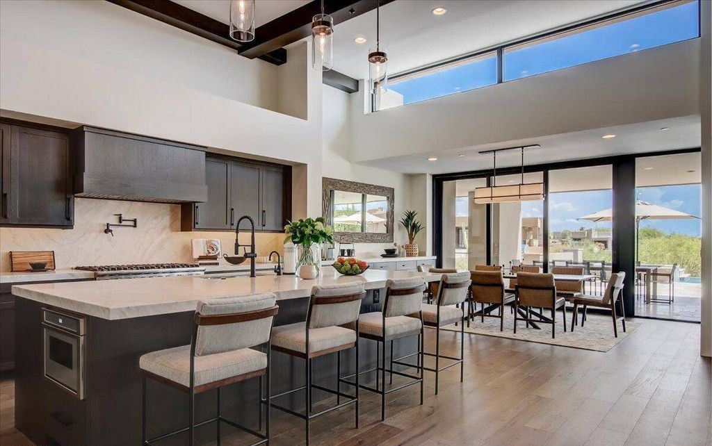 The Scottsdale Home, a brand new Mortensen Signature residence boasts natural elegance and contemporary desert flair. This home located at 10929 E Fortuna Dr, Scottsdale, Arizona