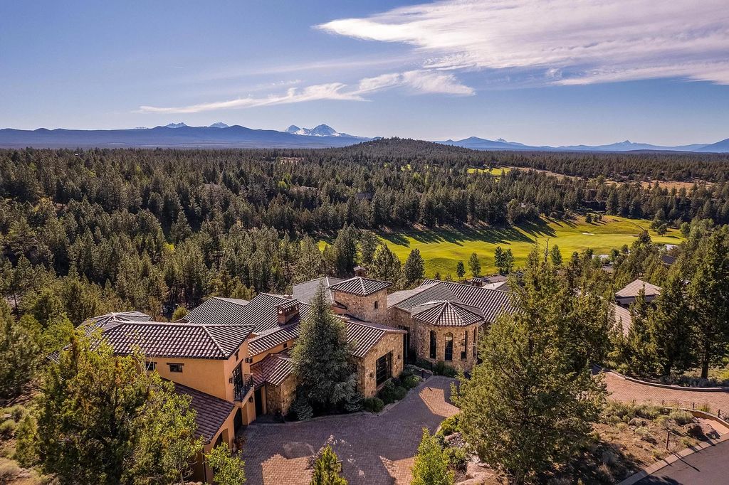 Capturing-the-Iconic-Cascade-Mountains-This-Tuscan-Masterpiece-in-Bend-Lists-for-4550000-42