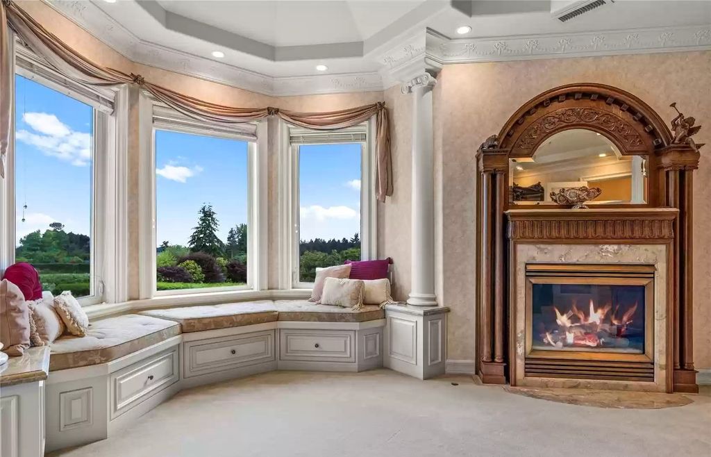 The Home in Woodinville offers every luxury & amenity on an executive level, now available for sale. This home located at 15031 167th Court NE, Woodinville, Washington